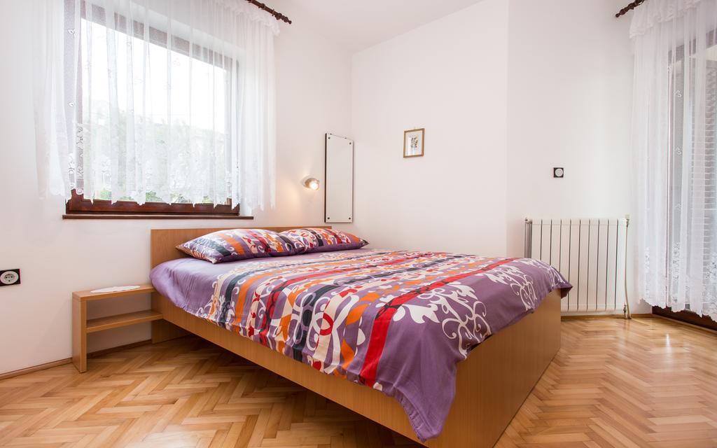 Apartments Lucija Baška Buitenkant foto